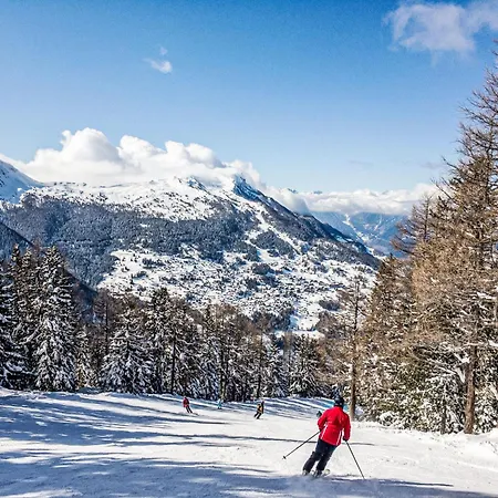 Dominic By Interhome Saclentse